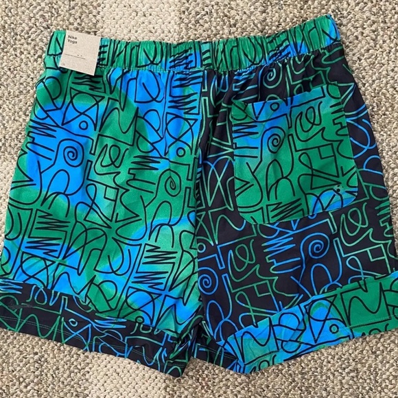 *NWT* Men Nike Yoga Dri-FIT A.I.R. Soft Woven Athletic Shorts Lucky Greene - Picture 4 of 5